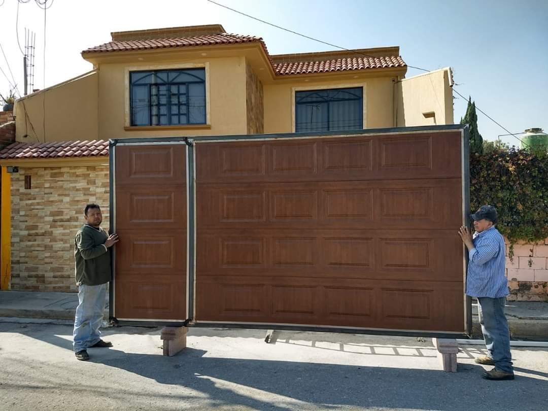 Puerta realizada por Logar